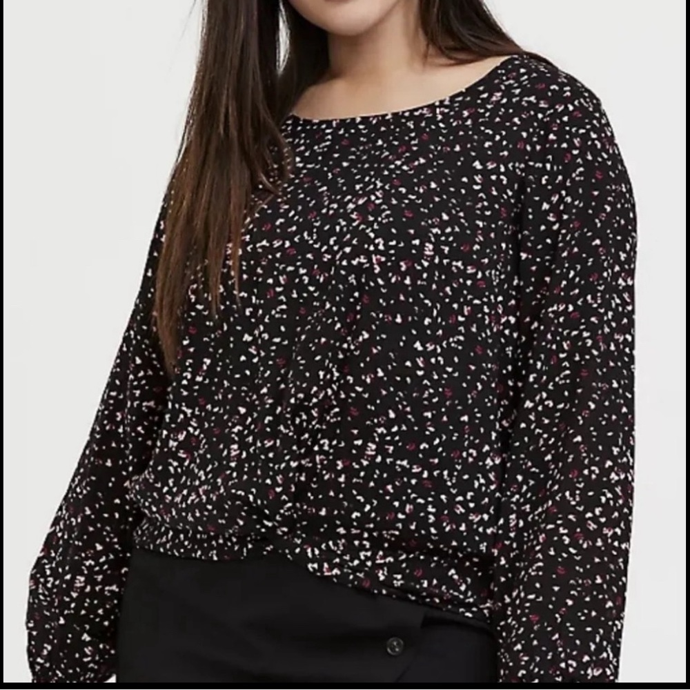 NWOT TORRID CHALLIS LOVE & HEARTS TWIST FRONT